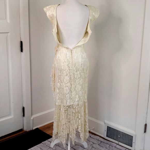 Wedding Dress Vintage Ivory Lace (flaw) - Picture 4 of 10